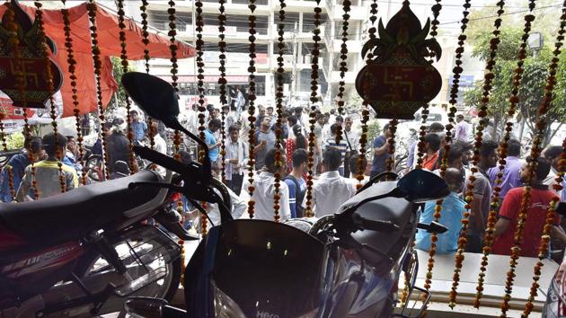 Experts welcomed the ban on BS-III vehicles but said that Gurgaon air quality will improve only on banning diesel autorickshaws.(Sanjeev Verma/HT PHOTO) Experts welcomed the ban on BS-III vehicles but said that Gurgaon air quality will improve only on banning diesel autorickshaws.(Sanjeev Verma/HT PHOTO)