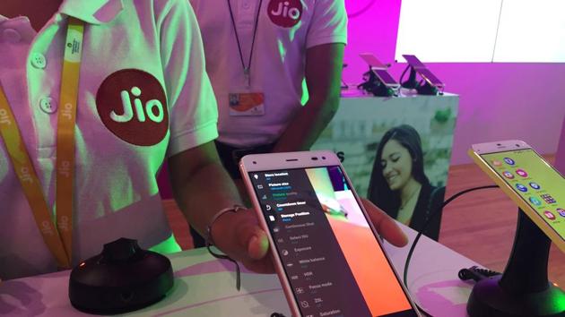A Reliance employee demonstrates Jio LYF phone at their headquarters on the outskirts of Mumbai.(REUTERS File)