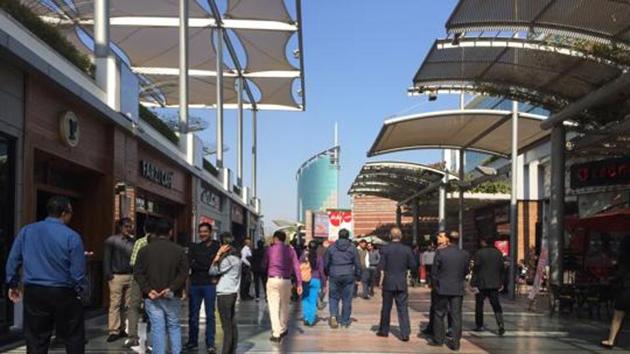 A number of pubs and bars in DLF Cyber Hub will lose their licences after theSupreme Court mandated that sale of liquor will not be allowed within 500 metres of national and state highways.(Parveen Kumar/HT Photo) A number of pubs and bars in DLF Cyber Hub will lose their licences after theSupreme Court mandated that sale of liquor will not be allowed within 500 metres of national and state highways.(Parveen Kumar/HT Photo)