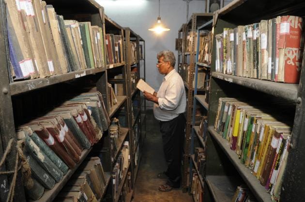 Konnagar Public Library was established on April 01, 1858 at Konnagar, Hoogly Distin West Bengal. Now , layers of dust have covered bound volumes of Bengal’s important 19th and 20th-century books and periodicals on the first floor room that is hardly opened. (Samir Jana/HT PHOTO)