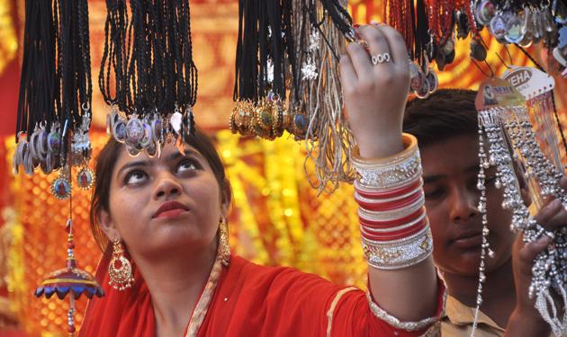 Devotees at Mata Mansa Devi temple, Panchkula. (Sant Arora/HT )