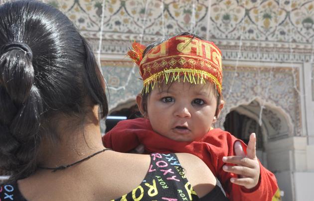 Devotees throng at Mansa Devi temple in Panchkula. (Sant Arora/HT )