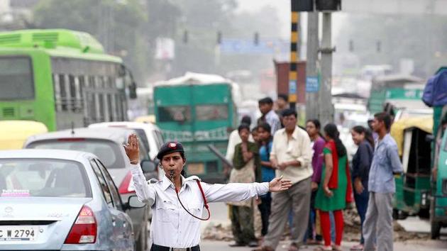 Road safety is a major thrust area for the cause of public health. Nearly 1.5 lakh Indians lost their lives in road accidents last year. (HT File Photo) Road safety is a major thrust area for the cause of public health. Nearly 1.5 lakh Indians lost their lives in road accidents last year. (HT File Photo)