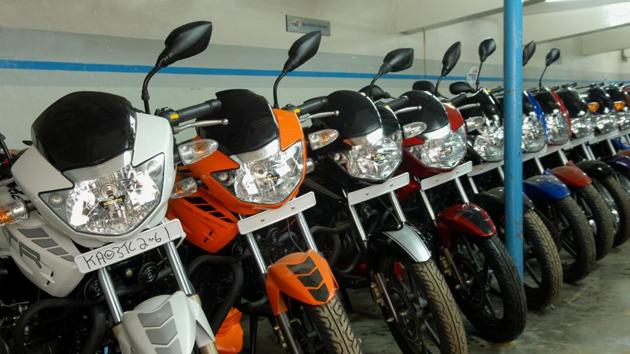 The inventory of two-wheelers stands at 7.5 lakh vehicles.(Hemant Mishra/Mint File Photo)