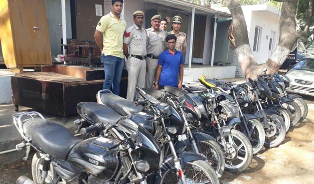 With Imran Khan’s (in blue) arrest, Delhi Police claims to have solved 33 motorcycle theft cases reported in different parts of the Capital. With Imran Khan’s (in blue) arrest, Delhi Police claims to have solved 33 motorcycle theft cases reported in different parts of the Capital.