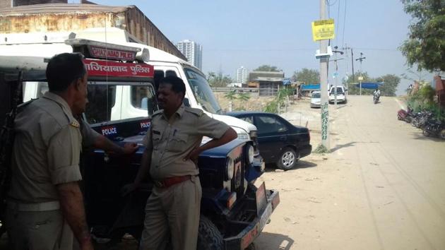 The five-year-old girl’s murder has sparked tension in the area which has led to heavy deployment of police. Police are also looking for a 19-year-old man who people said was last seen offering water to the minor. (Sakib Ali/HT Photo) The five-year-old girl’s murder has sparked tension in the area which has led to heavy deployment of police. Police are also looking for a 19-year-old man who people said was last seen offering water to the minor. (Sakib Ali/HT Photo)