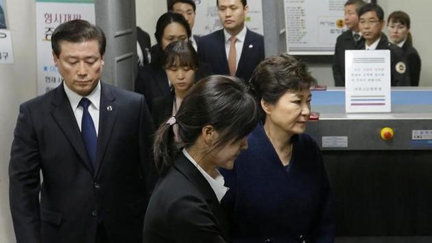 Ousted South Korean President Park Geun-hye leaves after hearing on a prosecutors' request for her arrest for corruption at the Seoul Central District Court in Seoul, South Korea, Thursday, March 30, 2017.(Reuters Photo)