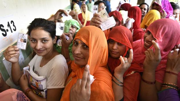 Voters wait to casti their vote in Chhattarpur during the 2016 MCD elections in New Delhi.(Arvind Yadav/HT File Photo)