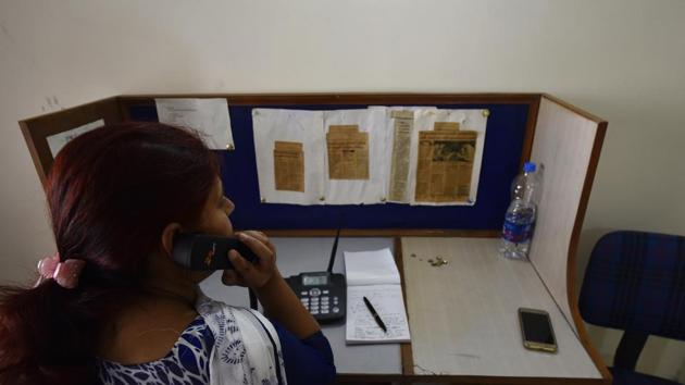 A volunteer at Snehi attends to callers. The organisation has reduced its operation time from eight hours, seven days a week to five hours six days a week.(Vipin Kumar/HT Photo)