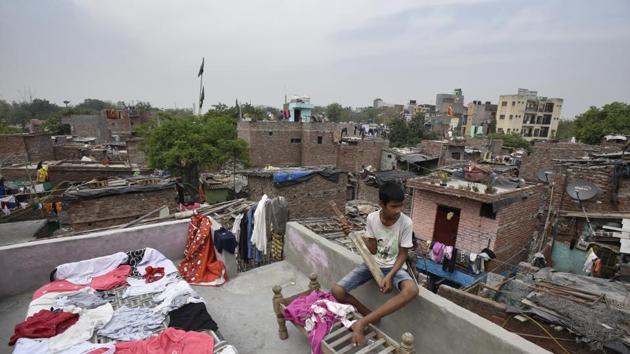 According to a rough estimate, 300 of the 800 slum clusters in Delhi are located in east and northeast Delhi.(Sushil Kumar/HT Photo) According to a rough estimate, 300 of the 800 slum clusters in Delhi are located in east and northeast Delhi.(Sushil Kumar/HT Photo)
