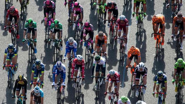 Riders compete during the 97th Volta Catalunya 2017, in Barcelona on March 26, 2017. (Josep Lago/AFP)