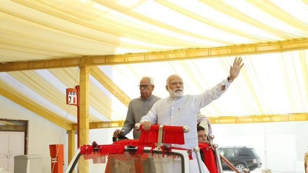 Prime Minister Narendra Modi at the tunnel end of Chenani-Nashri Tunnel in Jammu Kashmir(Twitter/ PIB Photo) Prime Minister Narendra Modi at the tunnel end of Chenani-Nashri Tunnel in Jammu Kashmir(Twitter/ PIB Photo)