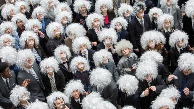 Some of the 404 participants pose for a photo during the "Next Einstein" competition which set a Guinness World Record for the "largest gathering of people dressed as Albert Einstein" according to organizers of the Einstein Legacy Project, to encourage innovation and free thinking, in Toronto, Canada on March 28, 2017. (REUTERS)