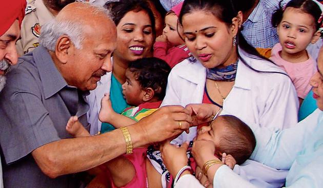 Punjab health minister Brahm Mohindra administering polio drops to a child during a Pulse Polio campaign at Tripuri town in Patiala on Sunday.(Bharat Bhushan/HT) Punjab health minister Brahm Mohindra administering polio drops to a child during a Pulse Polio campaign at Tripuri town in Patiala on Sunday.(Bharat Bhushan/HT)