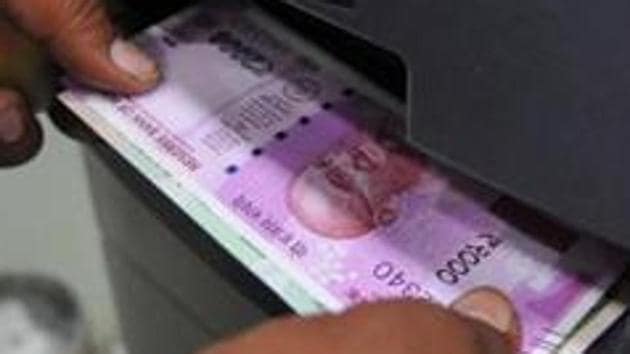 A man takes out Rs 2000 currency note from an ATM in Indore, November 18, 2016. (Shankar Mourya / HT Photo) A man takes out Rs 2000 currency note from an ATM in Indore, November 18, 2016. (Shankar Mourya / HT Photo)