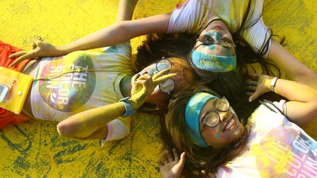 Participants lay down on a street covered by coloured powder during the annual Bangkok Color Run in Bangkok, Thailand on April 1, 2017. (Athit Perawongmetha/REUTERS)