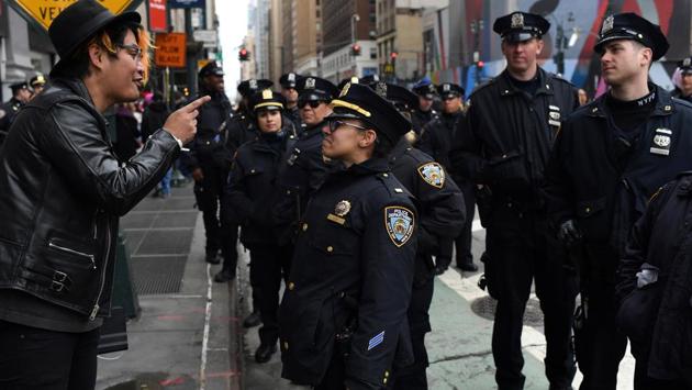 A Black Lives Matter activist confronts a member of the NYPD during a protest against U.S. President Donald Trump and New York Mayor Bill de Blasio in the Manhattan borough of New York, U.S. on April 1, 2017. (Darren Ornitz/REUTERS)