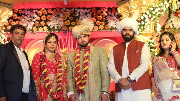 A large number of guests arrived for the wedding. (MANOJ DHAKA/HINDUSTAN TIMES) 