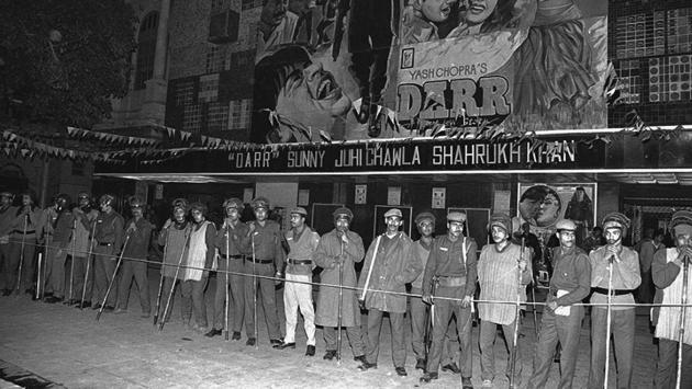 Policemen cordoned off Odeon cinema hall in the aftermath of a bomb blast in 1994. (rajiv gupta/Ht Photo)