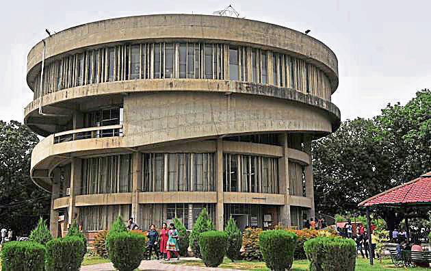 Chairpersons meeting cleared reservation for Scheduled Castes, Scheduled Tribes, Backward Castes and people with disabilities in PhD seats.(HT File Photo)