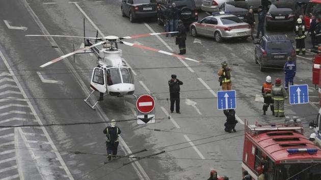 Emergency services attend to the scene outside Sennaya Ploshchad metro station, following explosions in two train carriages in St Petersburg. (Anton Vaganov/reuters) Emergency services attend to the scene outside Sennaya Ploshchad metro station, following explosions in two train carriages in St Petersburg. (Anton Vaganov/reuters)