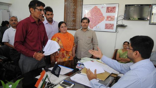 Parents met the additional deputy commissioner and district education officer on Monday.(Parveen Kumar/HT PHOTO) Parents met the additional deputy commissioner and district education officer on Monday.(Parveen Kumar/HT PHOTO)