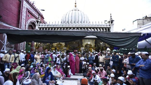 Observing Urs at Nizamuddin dargah | Hindustan Times