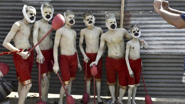 Lord Hanuman’s monkey sena line up for a photo. (Raj K Raj/HT PHOTO)
