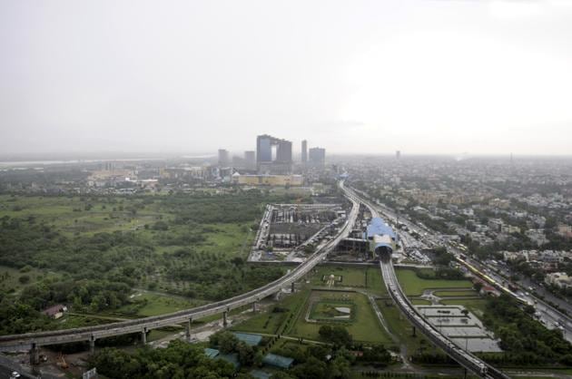 The Delhi Metro Rail Corporation said it is all set to begin trial on 3.9 km Kalindi Kunj-Botanic Garden Metro link next month as the corridor is ready. (Sunil Ghosh/HT PHOTO)