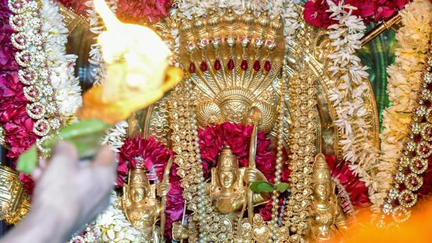 A priest performs the arti at a temple in Wadala. (Kunal Patil/HT Photo) 