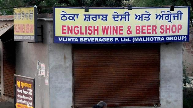 Shutters down in a liquor shop as the Supreme Court order banning sale within 500 meters of Punjab's National and State Highways from April 1 takes effect.(PTI Photo)
