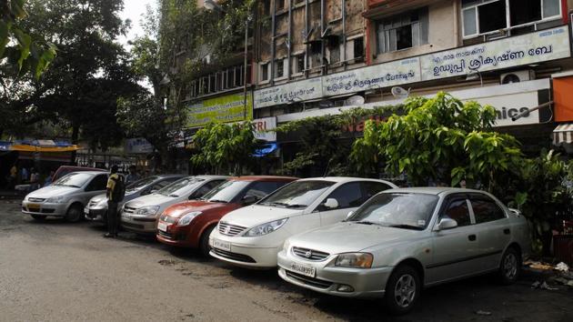 According to the policy, you can expect to pay up to 200 per cent more to park at civic-run pay-and-park lots.(HT File Photo)