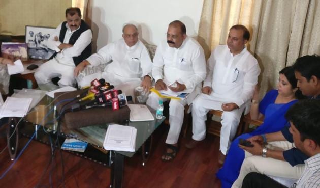 Former Delhi minister Mangat Ram Singhal with other senior Congress leaders at a press conference in New Delhi on Wednesday.(HT Photo) Former Delhi minister Mangat Ram Singhal with other senior Congress leaders at a press conference in New Delhi on Wednesday.(HT Photo)