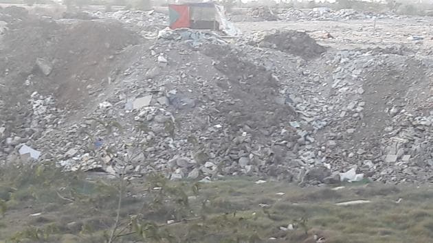 The illegal reclamation of wetland and the mangroves areas is taking place at Anjur Diwa, close to the Kharegaon creek. (ht) The illegal reclamation of wetland and the mangroves areas is taking place at Anjur Diwa, close to the Kharegaon creek. (ht)