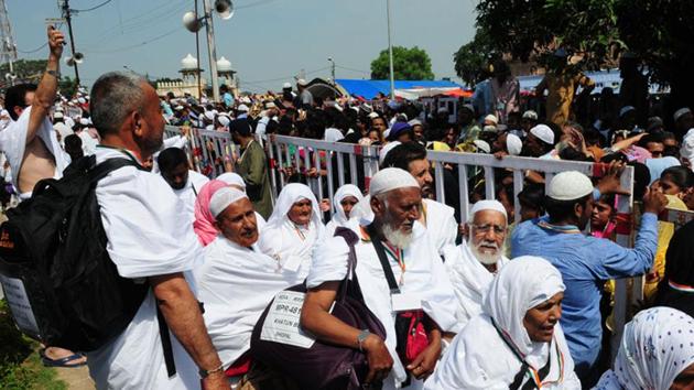 Haj pilgrims wave to relatives and friends before leaving for Haj in Bhopal .(HT file photo)