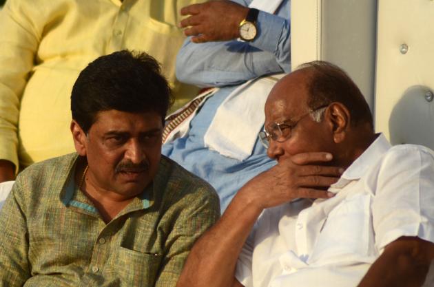 NCP chief Sharad Pawar with Congress leader Ashok Chavan at a rally in Panvel on Tuesday.(HT PHOTO)