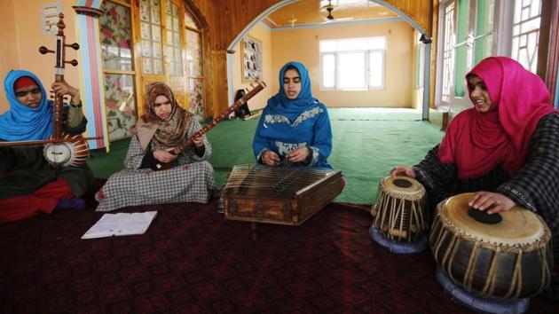 Over the years, political tensions have eroded Indian Kashmir’s rich musical heritage. When an armed uprising against Indian rule broke out in 1989, public performances by artists suddenly stopped and cinema halls were closed and transformed into camps for government forces. (PARVAIZ BUKHARI / AFP)