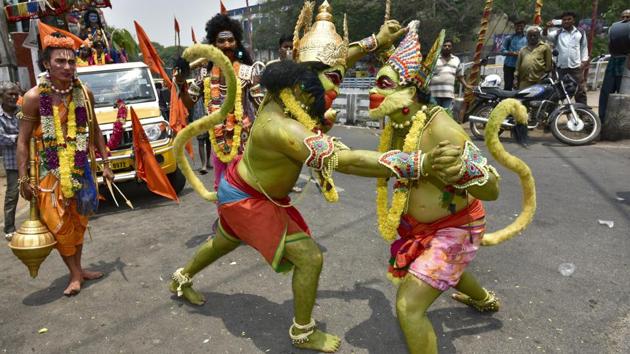 Artists dressed as characters of Ramayana performing during a road show on the occasion of the 9th day of Navratri at Hanuman Temple near Kempegowda Railway Station in Bengaluru on Wednesday, April 5, 2017. Ram Navami is being celebrated on two days this year as many people celebrate the occasion according to when the lunar calendar shifts into the ninth day, or when the sun rises on the ninth day depending on their interpretation. (Arijit Sen/HT Photo)