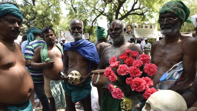 After the high court order directed the state government to write off loans, farmers from Tamil Nadu said they were happy but will continue their protests at Jantar Mantar for intervention by Centre.(Sushil Kumar/HT PHOTO)