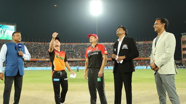 Sunrisers Hyderabad (SRH) captain David Warner and Shane Watson of the Royal Challengers Bangalore (RCB) at the toss during the opening match of the 2017 Indian Premier League (IPL) at the Rajiv Gandhi Stadium in Hyderabad on Wednesday. Rashid Khan of Afghanistan national cricket team (SRH), Tymal Millis and Aniket Chaudhary (RCB) made their IPL debuts in the match.(BCCI)