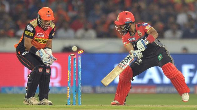 Sunrisers Hyderabad wicket keeper Naman Ojha (L) looks on as Royal Challengers Bangalore Mandeep Singh is bowled out. (AFP)