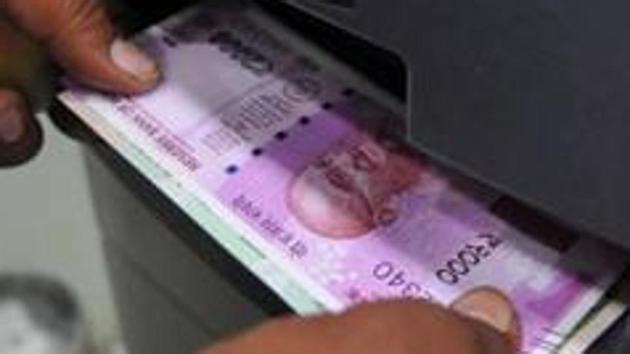 Gujarat accounted for 95% of the total seizure of fake Rs 2,000 notes across the country since November 9, 2016.(Shankar Mourya/HT File Photo)