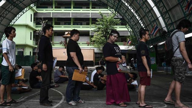 Potential draftees line up to register during the annual military draft in Bangkok on April 5.(AFP Photo) Potential draftees line up to register during the annual military draft in Bangkok on April 5.(AFP Photo)
