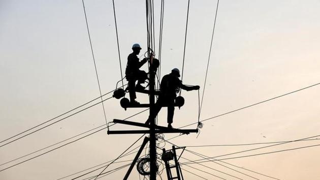 The interest or surcharge applicable on power dues in Uttar Pradesh is levied at a rate of 1.5% per month for the first three months, and then at 2% for the subsequent ones.(File photo)