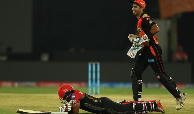 Kedar Jadhav had smashed 31 off 16 balls but his run-out resulted in Royal Challengers Bangalore losing the game by 35 runs to defending champions Sunrisers Hyderabad in the opening game of the 2017 Indian Premier League.(BCCI)