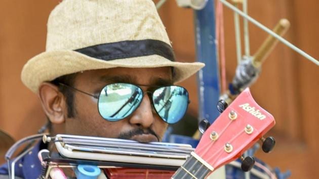 Gladson is a part of over six different bands, in which he is the lead singer and musician for three bands which specialise in original and Independent music in English and Hindi. (KUnal Patil/ht photo) 