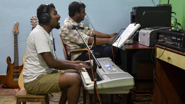 Gladson has performed in over 40 shows and has now started receiving corporate gigs. Here he can be seen practising in a music studio. (KUnal Patil/ht photo) 