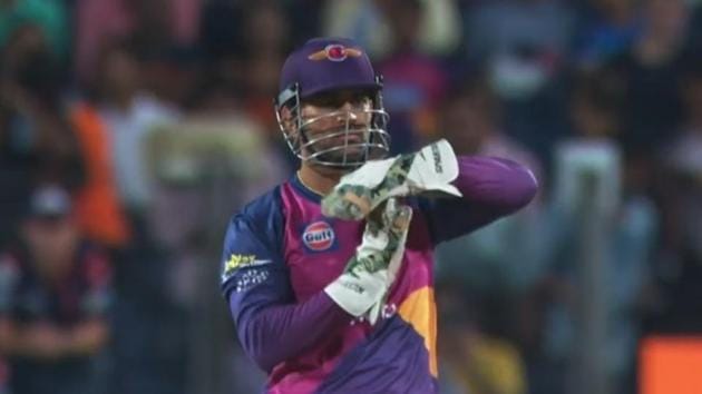 IPL 2017 T20: MS Dhoni mocks umpire with DRS appeal during RPS vs MI match