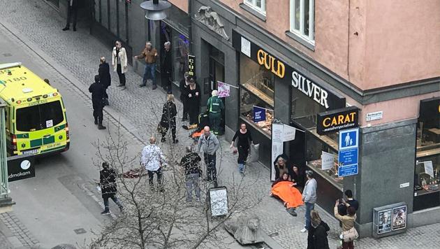 Ambulance in a street near the site were a truck was driven into a crowd in central Stockholm, Sweden April 7, 2017. (REUTERS Photo) Ambulance in a street near the site were a truck was driven into a crowd in central Stockholm, Sweden April 7, 2017. (REUTERS Photo)