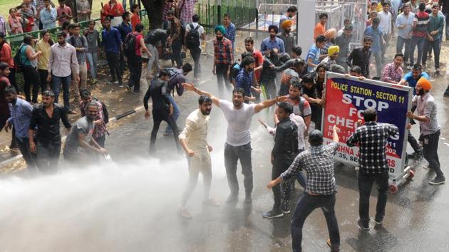 Police using cannons to disperse students from the V-C office complex at Panjab University on Thursday.(Anil Dayal/HT photo) Police using cannons to disperse students from the V-C office complex at Panjab University on Thursday.(Anil Dayal/HT photo)